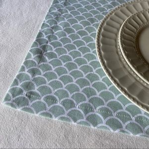 Set of 6 placemats with fish scale pattern - NEW
